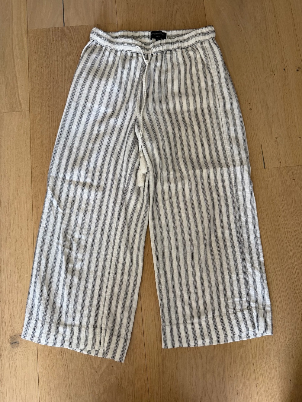 Banana Republic White and Gray Striped Drawstring Joggers